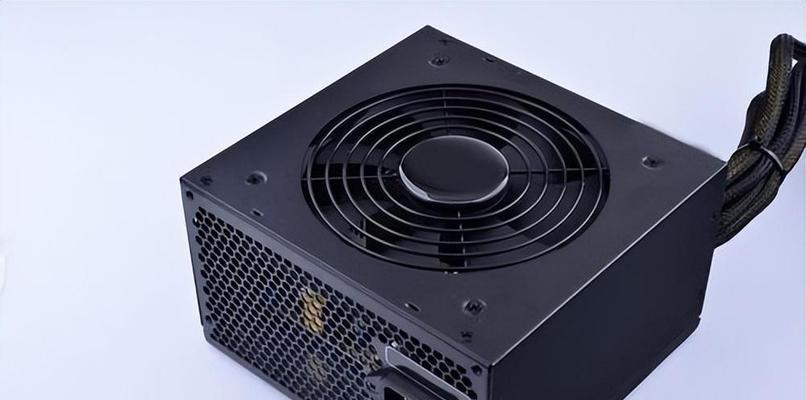 如何选择适合的台式机电源功率（关键因素分析与选择技巧）