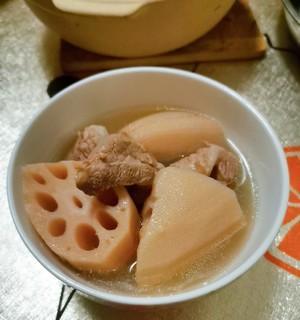 莲藕排骨汤怎么做？步骤和技巧有哪些？