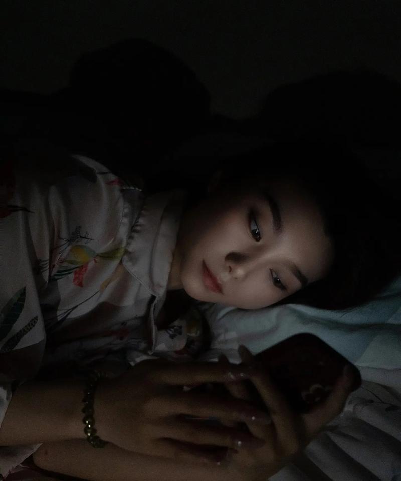 手机镜头看多了眼睛内斜正常吗？如何预防这种情况？