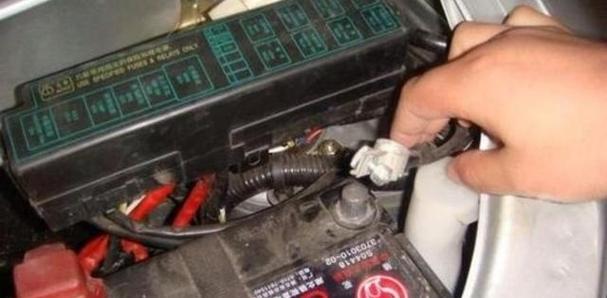 12v电源标识字母代表正极还是负极？如何正确识别？