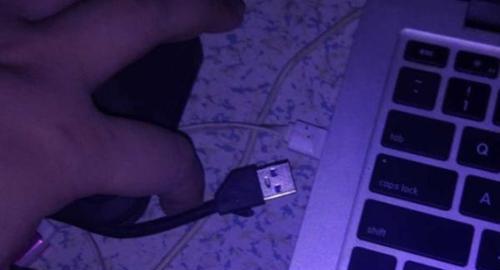 移动硬盘灯亮但文件读取失败怎么办？